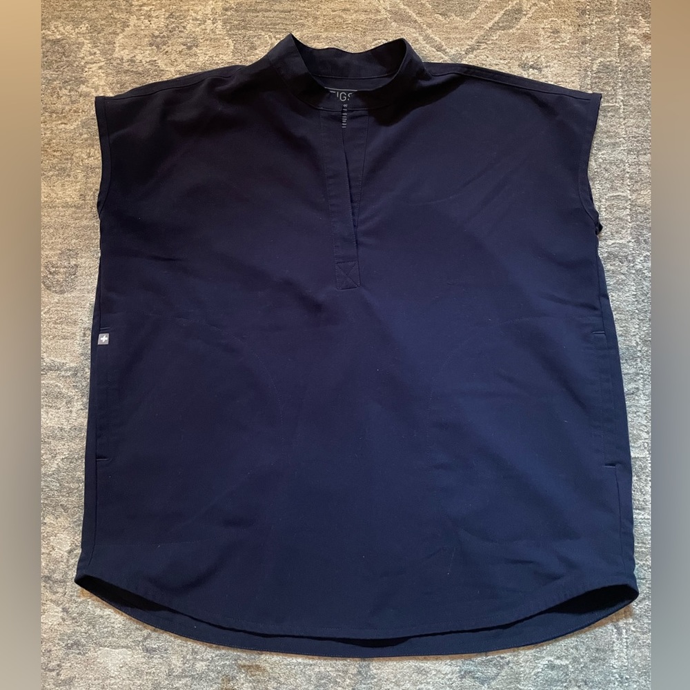 FIGS XS navy scrub top.